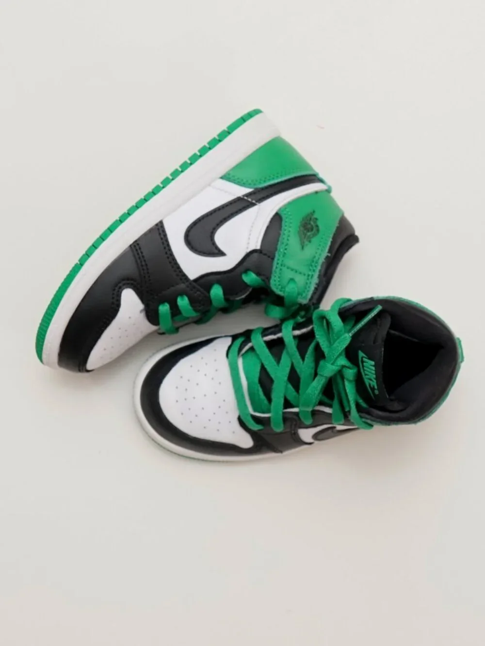Air Jordan 1 Retro OG High Lucky Green - Size 9C